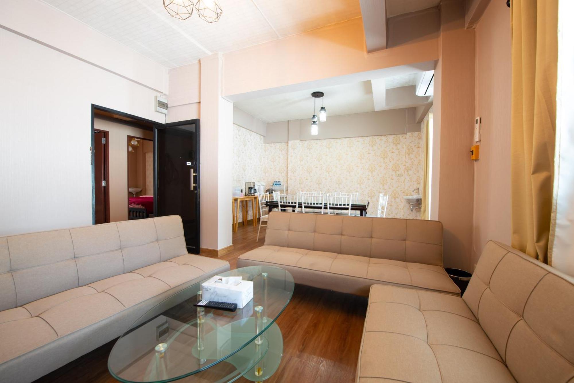 Bt Fifty Hotel Банкок Екстериор снимка